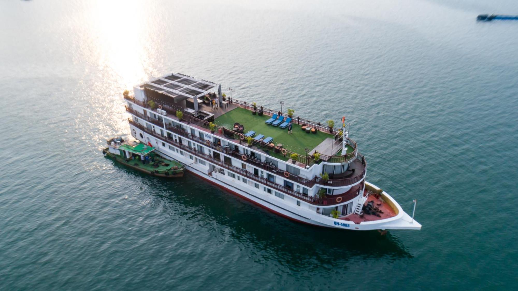 Amanda Luxury Cruise Hotel Ха Лонг Екстериор снимка