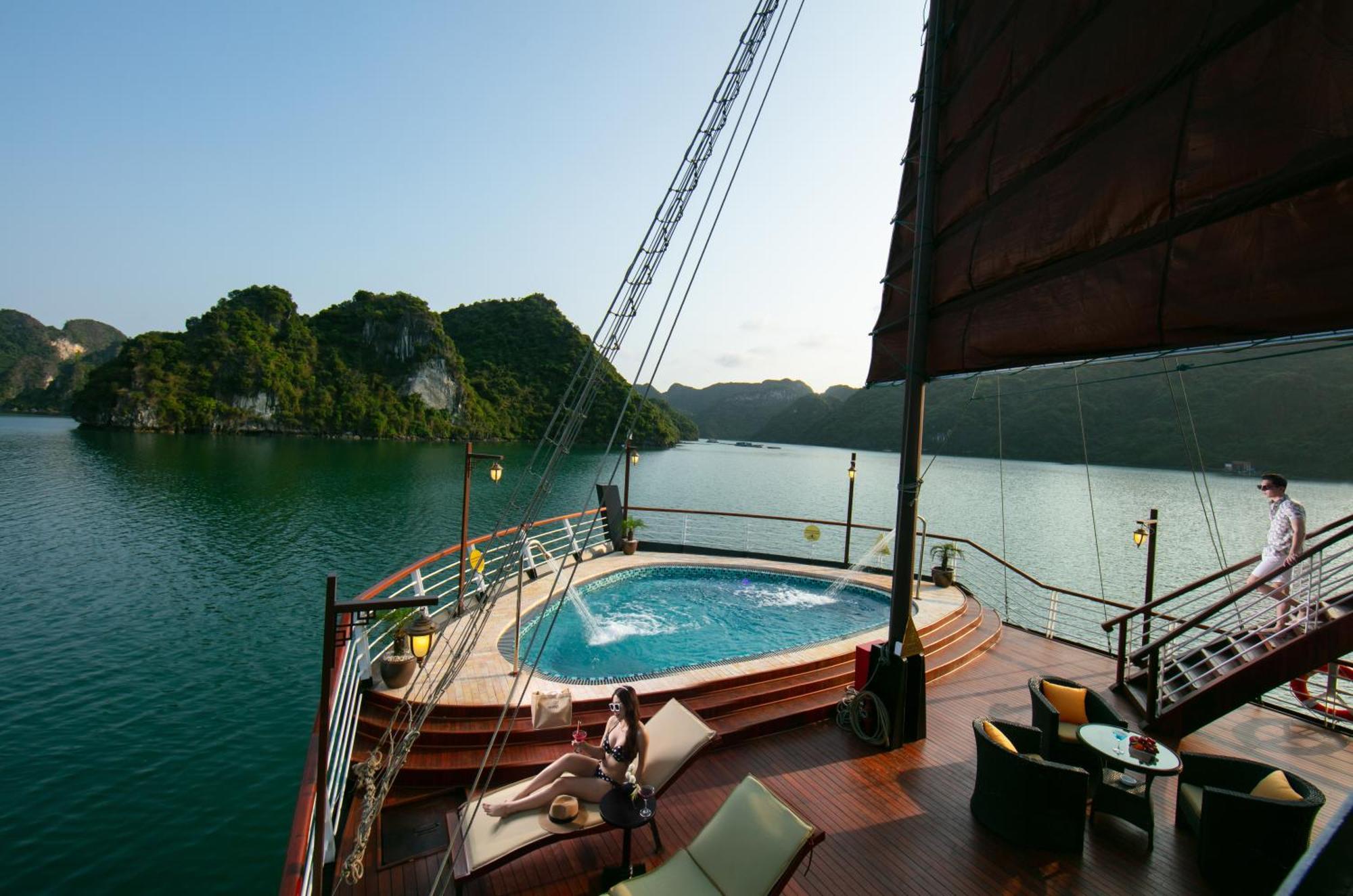 Amanda Luxury Cruise Hotel Ха Лонг Екстериор снимка