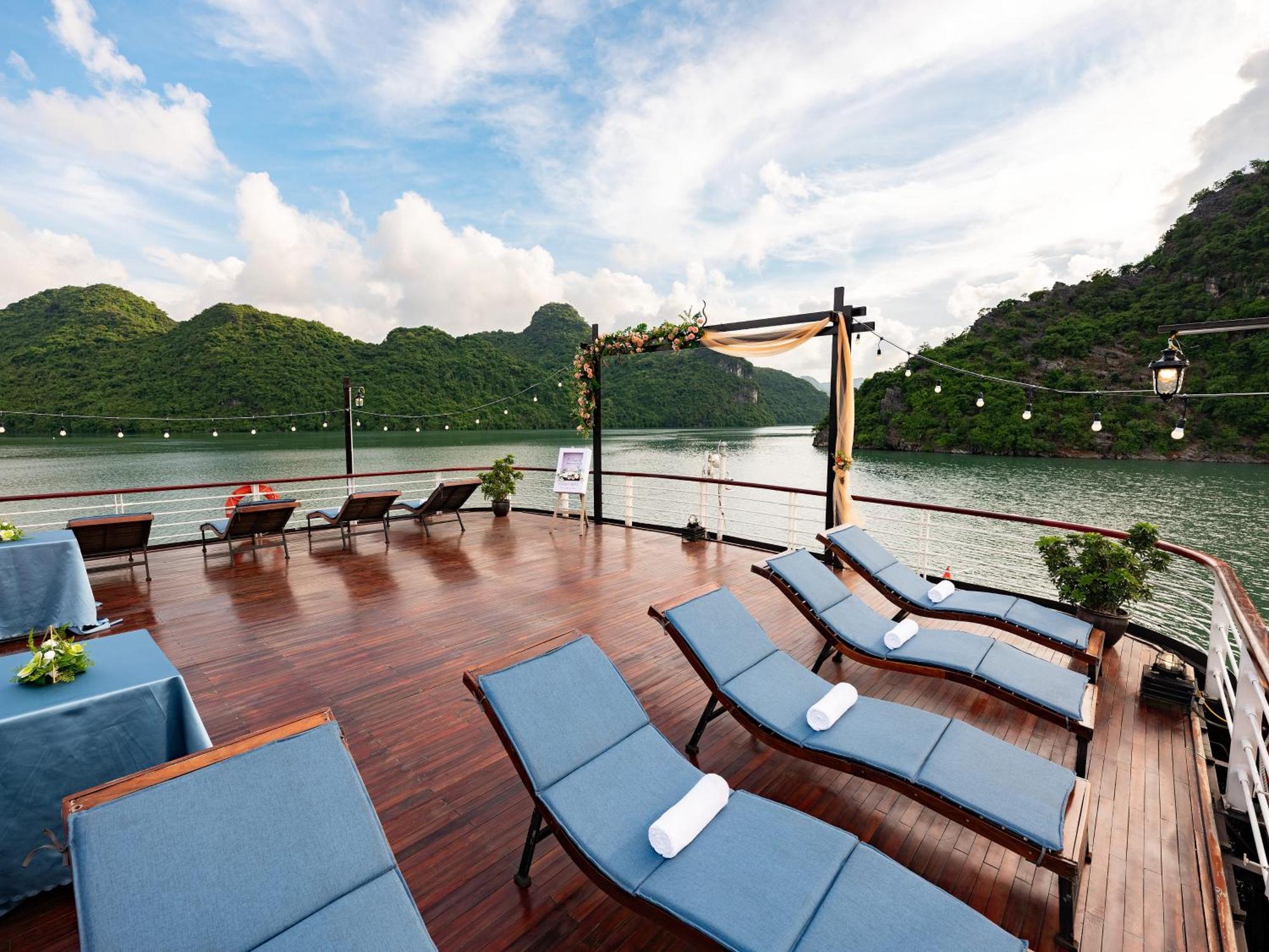 Amanda Luxury Cruise Hotel Ха Лонг Екстериор снимка