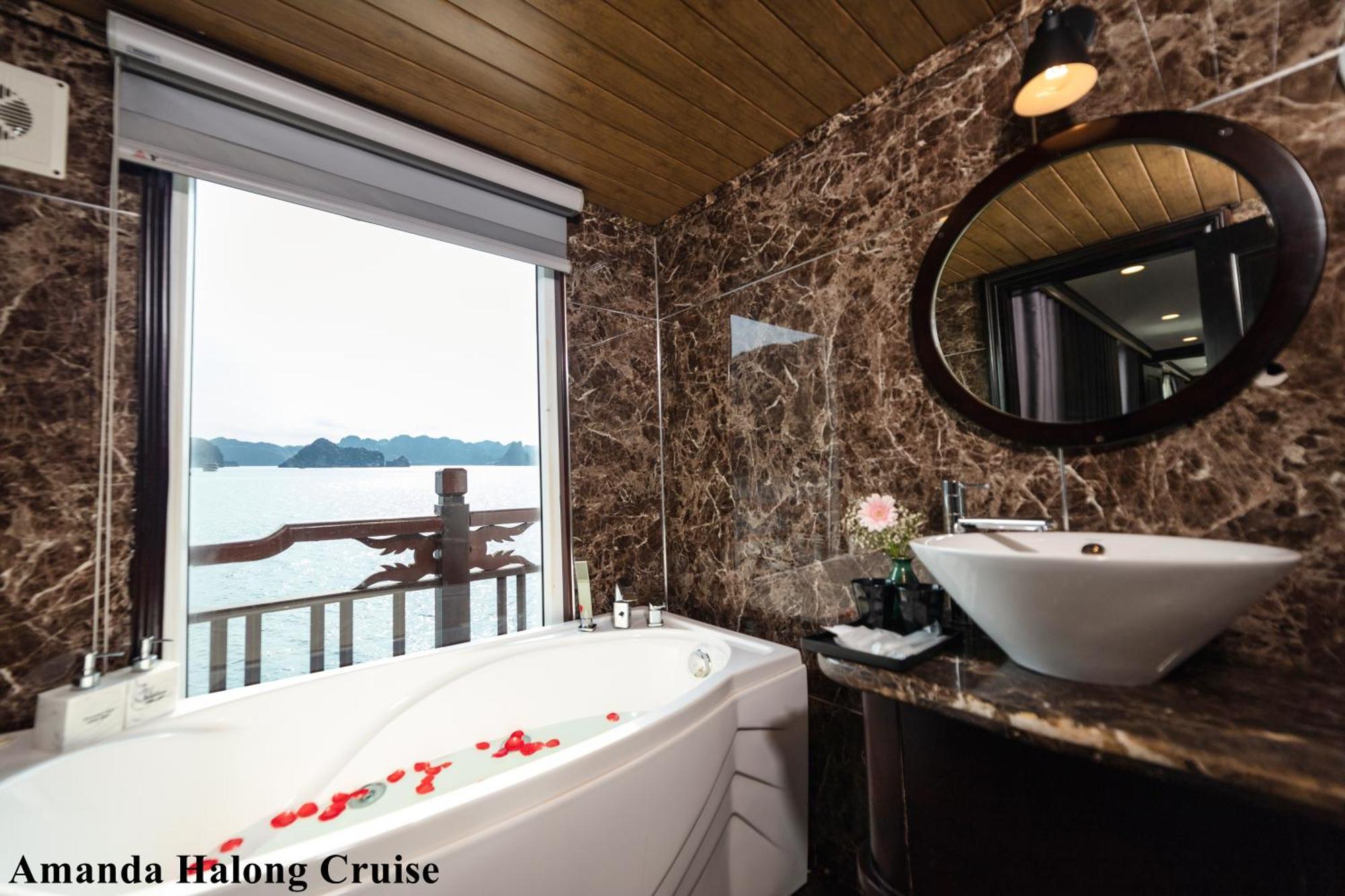 Amanda Luxury Cruise Hotel Ха Лонг Екстериор снимка